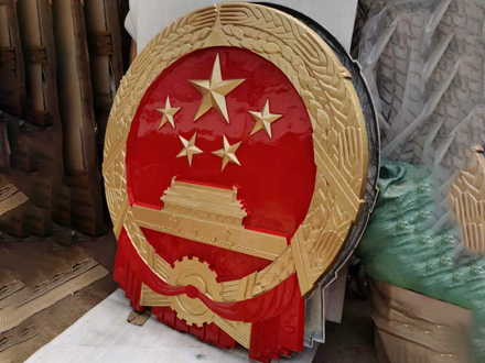 如何選擇新款國(guó)徽材質(zhì)