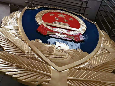 警徽生產(chǎn)商如何保證產(chǎn)品質(zhì)量